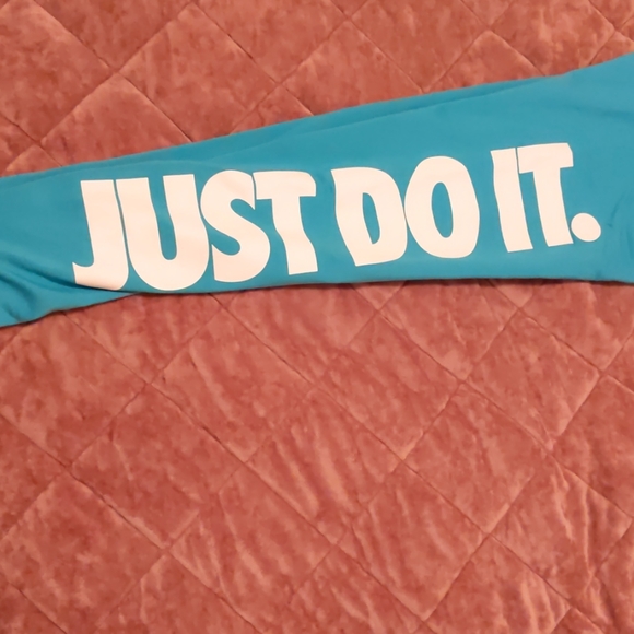 Nike - Picture 2 of 2